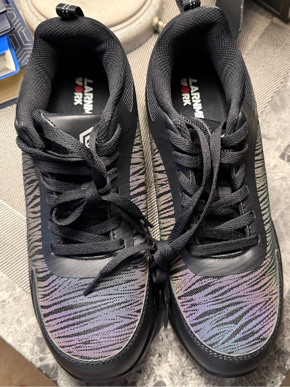 NWOT Men's 10 Larnmern Black Iridescent Pattrn. Steel Toe Work Sneakers (Amazon)